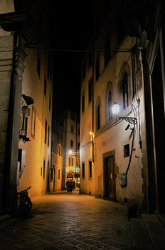 Eine Straße im Abendlicht Florenz Italien