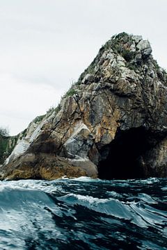 Cave in the sea sur Stephan de Haas