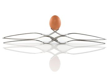 egg balance on six forks