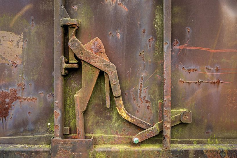 Leg car on the track by Pixel Meeting Point