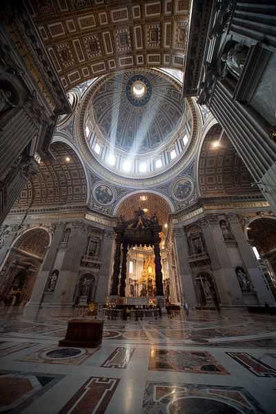 Kuppel des Petersdoms in Rom, Italien von Joost Adriaanse