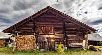 Der Stall auf der Lackenalm von Christa Kramer