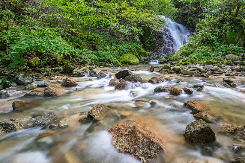 Verborgen watervallen Japan van Original Mostert Photography