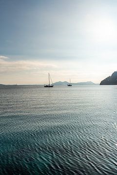 Serene Golden Hour aan Platja Formentor, Mallorca van Joke Van Eeghem