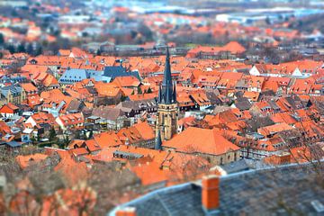 Luchtfoto van het romantische middeleeuwse stadje Wernigerode in het Harzgebergte in Duitsland van Heiko Kueverling