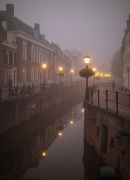 Utrecht dans le brouillard. sur Michael Van de burgt