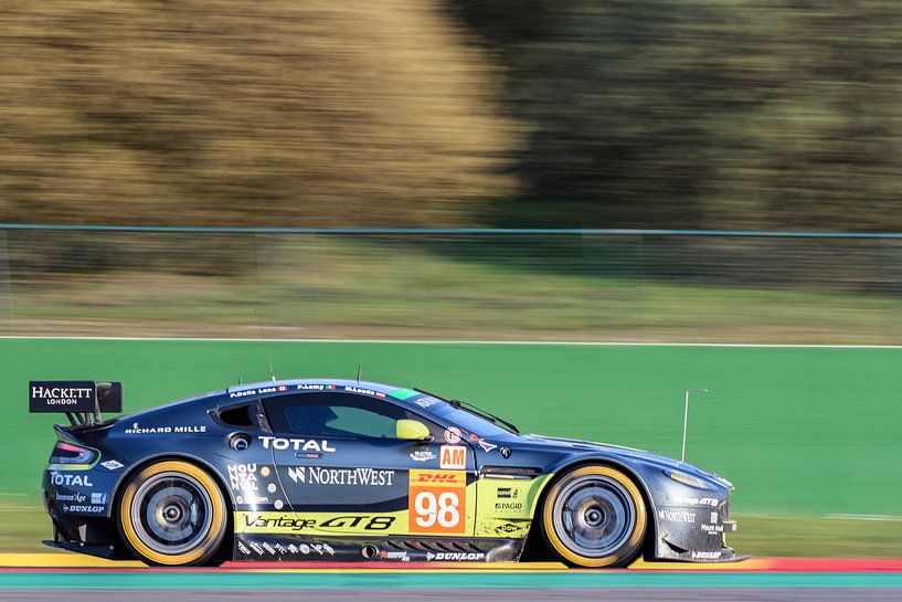 Aston Martin Racing Aston Martin Vantage V8 rijdt door Pouhon van Sjoerd van der Wal Fotografie