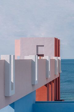 Muralla Roja Reisefotografie Druck ᝢ abstraktes Pastell-Architekturfoto von Hannelore Veelaert