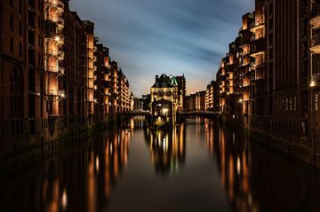 Le château entouré d'eau de Hambourg