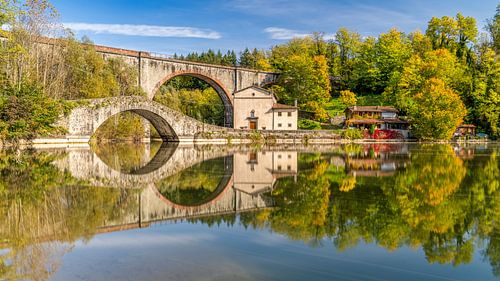 Chiesa della Madonna del Ponte - Reflectie in Herfstkleuren II
