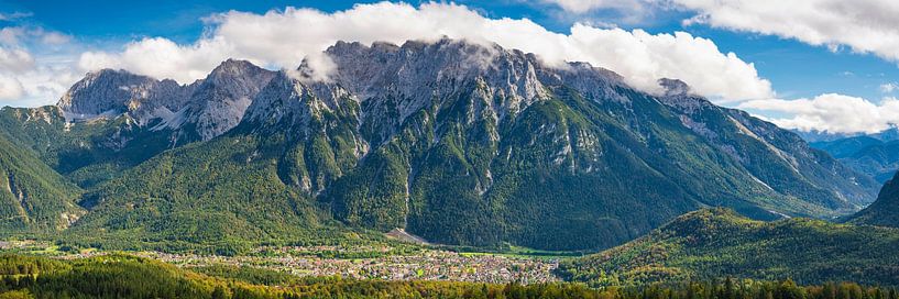 Mittenwald en Karwendelgebergte van Walter G. Allgöwer