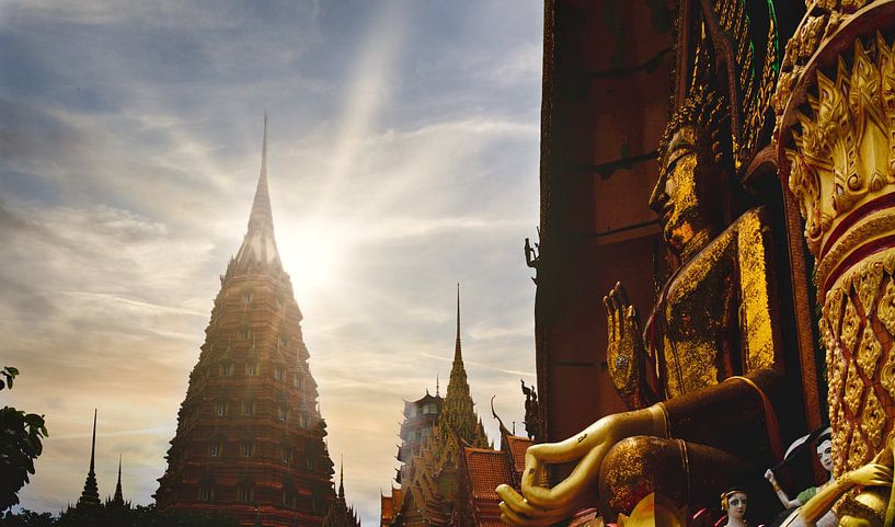 Thai Temple complex with Golden Buddha by Joran Quinten