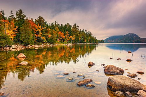 Jordan Pond in herfstkleuren, Maine