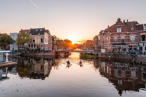 Leiden - Kanoën op de Herengracht tijdens het gouden uur (0084)