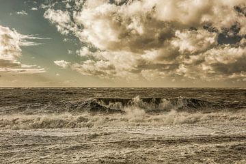 Waves and beautiful skies by anne droogsma