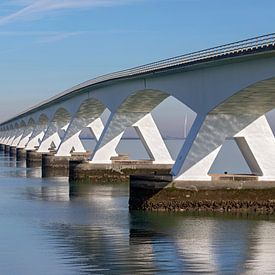 Uferdamm-Brücke von gea strucks