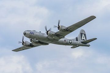 Flyby Boeing B-29 Superfortress Fifi. van Jaap van den Berg