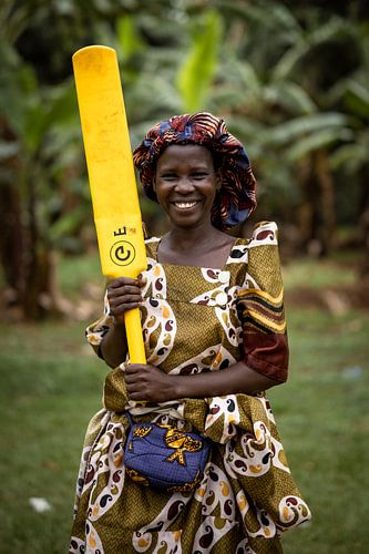 Kleurrijke Gomesi op het Oegandese Cricketveld