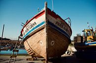 Vissersboot in Portugal van Bas Koster thumbnail