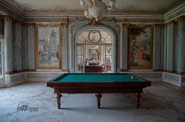 billiard room