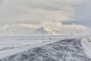 Straße eins im Winter in Island von Paul Weekers Fotografie