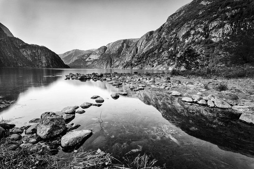 Meer bij Eidfjord van Frank Hoogeboom