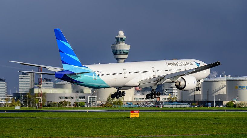 Landing Garuda Indonesia Boeing 777-300ER. by Jaap van den Berg