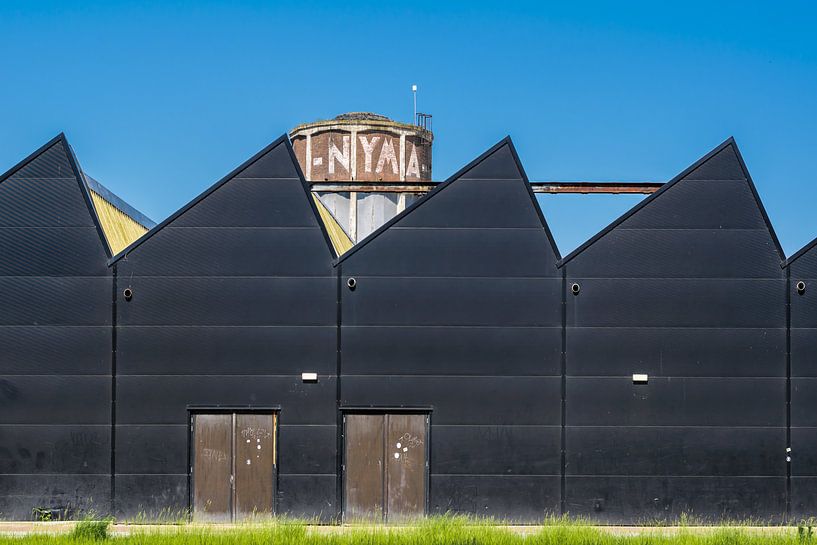 Nijmegen, Waalhalla en NYMA toren van Caroline Drijber