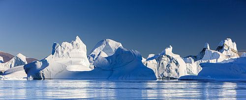 IJsbergen in Rode O, Scoresby Sund, Groenland