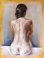 Belle jeune femme assise