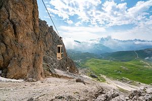 Sassolungo kabelbaan en zijn uitzicht op de Dolomieten van Leo Schindzielorz