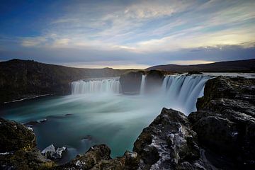 Godafoss - Titelseite der Zeitschrift WPG international . von Saskia Dingemans Awarded Photographer