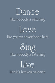 Dance, Love, Sing, Live – Inspirerende Quote in Mistblauw van Sandra Hazes