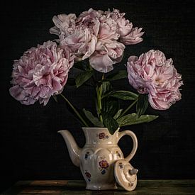 stilleven vaas met pioenrozen van Carina Meijer ÇaVa Fotografie