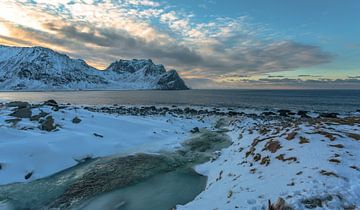 Unstad strand, Lofoten eilanden in Noorwegen van lousfoto