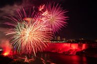 Vuurwerk boven Niagara Falls van Roland Brack thumbnail