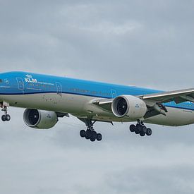 KLM Boeing 777-300ER passagiersvliegtuig. van Jaap van den Berg