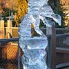 Dragon en sculpture de glace dans les Terres sauvages sur Miranda Heemskerk