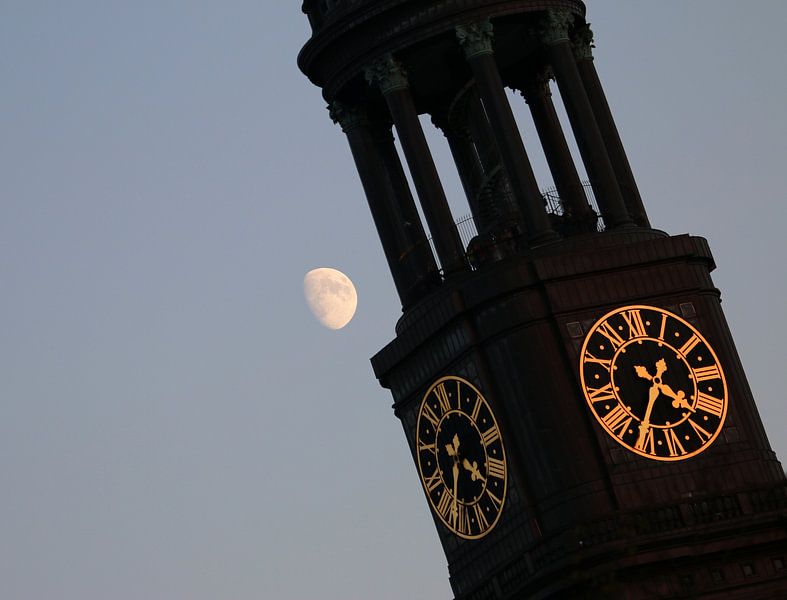 Moonrise by Matthias Brix