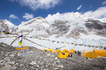 Mount Everest basecamp by Menno Boermans