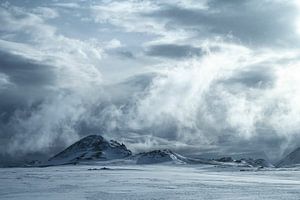 Neige, montagnes et nuages