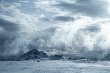 Sneeuw, bergen en wolken van Douwe Schut