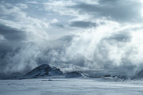 Snow, mountains and clouds