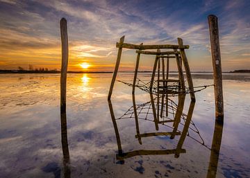 Sonnenaufgang am Strand von Midwolda. von Arjan Battjes