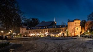 Elsloo in de avond in de winter met sneeuw