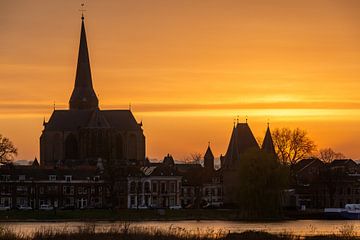 La Bovenkerk de Kampen dans la lumière du soir sur Evert Jan Kip