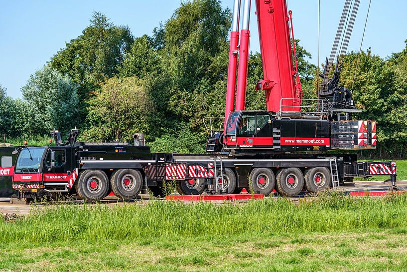 Mammoth mobile crane: Liebherr LTM 1400-7.1. by Jaap van den Berg