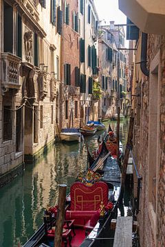 Graben in Venedig von Cheryl Zethof