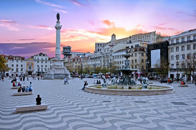 Rossio plein in Lissabon Portugal bij zonsondergang par Eye on You