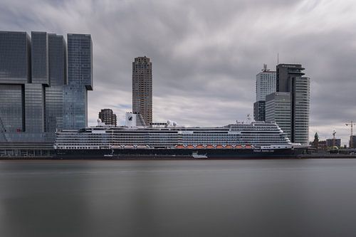 De Rotterdam in Rotterdam aan de Wilhelminapier